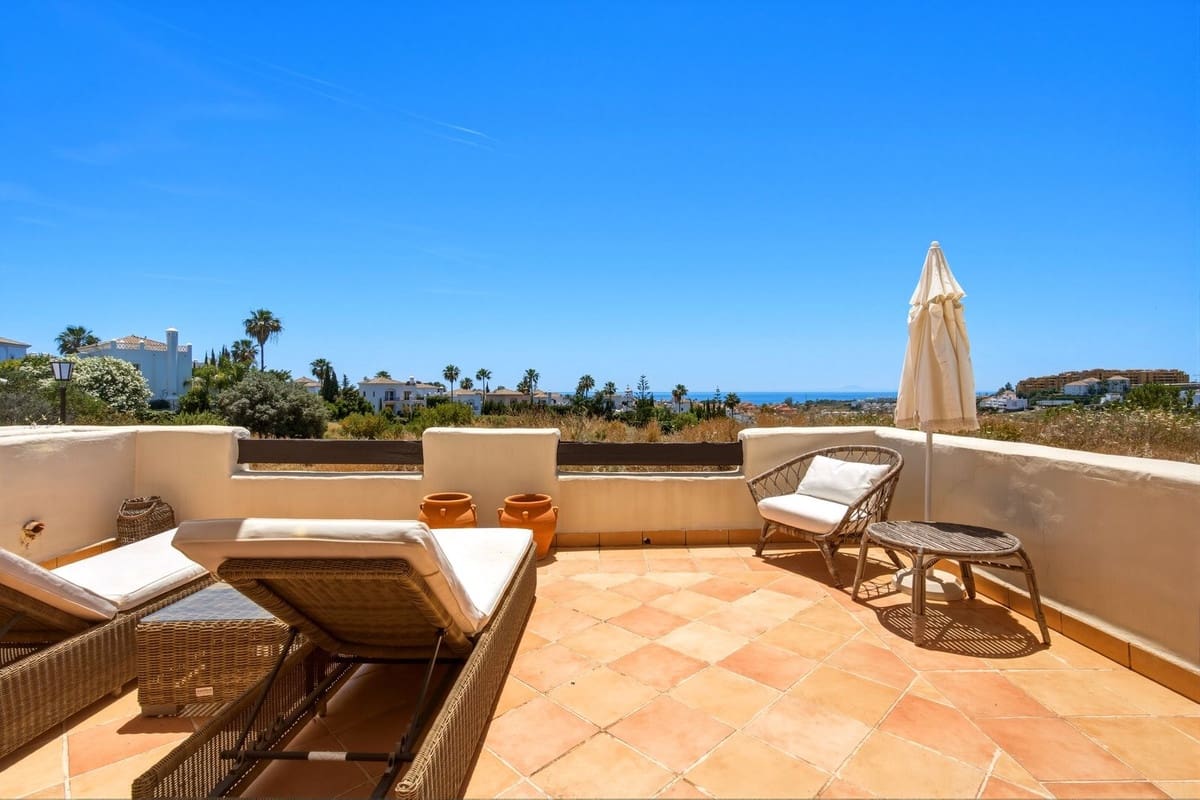 3 soverom Hus til salgs i Estepona med svømmebasseng garasje - € 695 000 (Ref: 9883722)