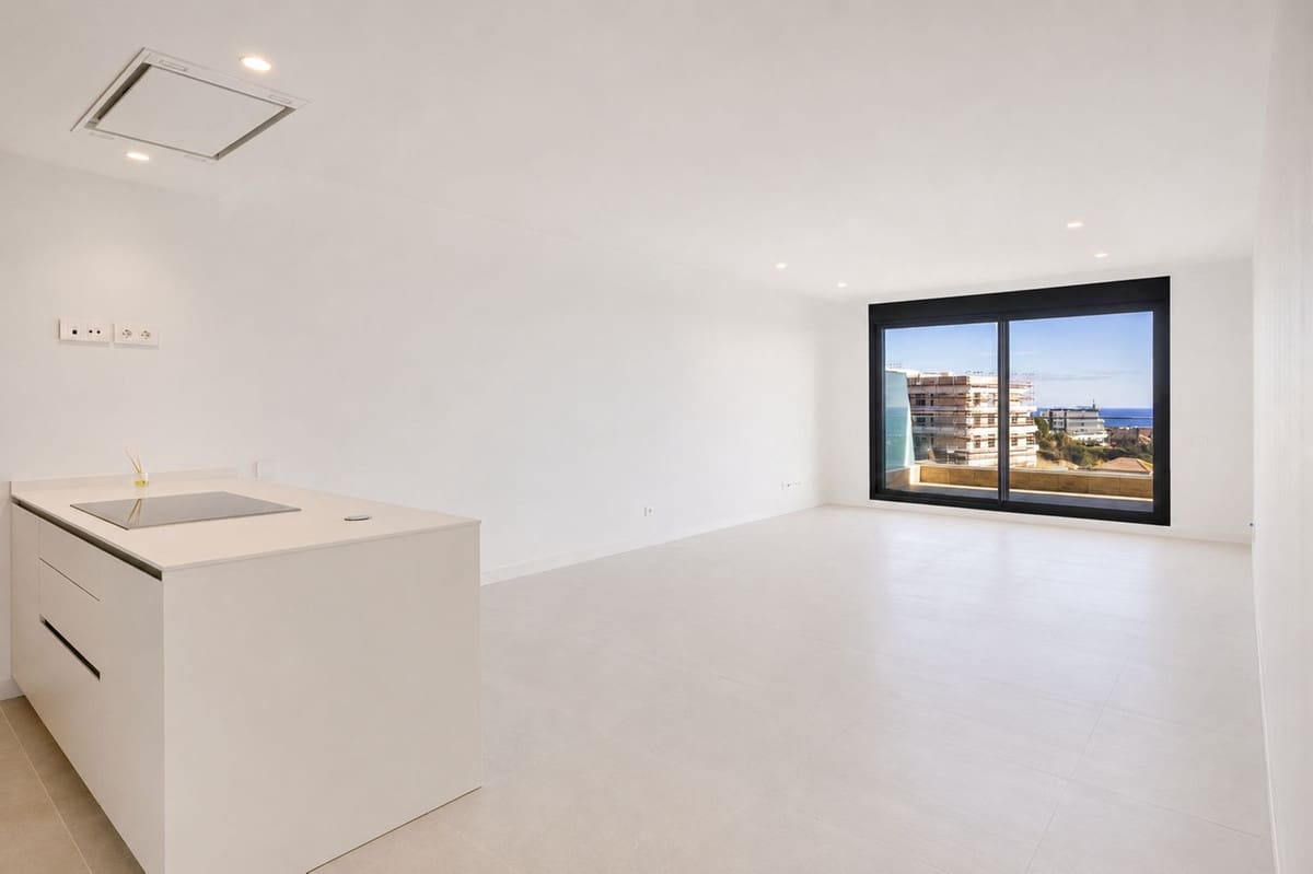 2 Zimmer Apartment zu verkaufen in Estepona mit Pool Garage - 735.000 € (Ref: 9885120)