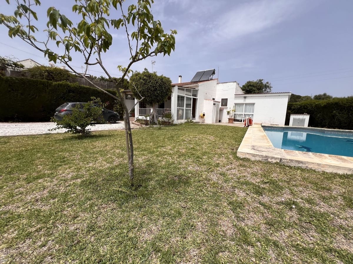 5 soverom Villa til salgs i New Golden Mile med svømmebasseng garasje - € 725 000 (Ref: 9885121)