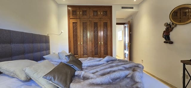 2 Zimmer Apartment zu verkaufen in Estepona mit Pool Garage - 1.475.000 € (Ref: 9891443)