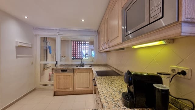 2 Zimmer Apartment zu verkaufen in Estepona mit Pool Garage - 1.475.000 € (Ref: 9891443)