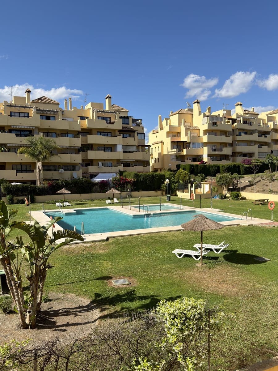 2 sypialnia Apartament na sprzedaż w Estepona z basenem garażem - 299 000 € (Ref: 9894989)