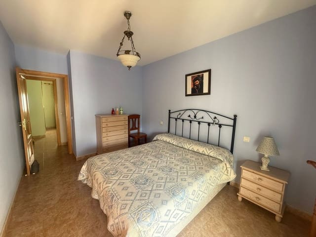 3 bedroom Apartment for sale in Puerto de Estepona, Estepona - € 370,000 (Ref: 9895406)