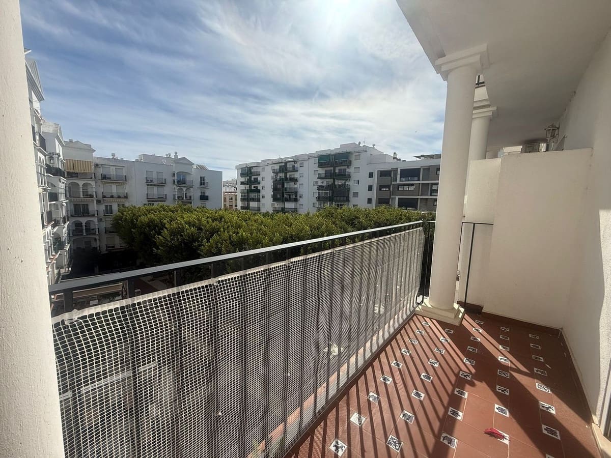 3 bedroom Apartment for sale in Estepona - € 370,000 (Ref: 9895406)