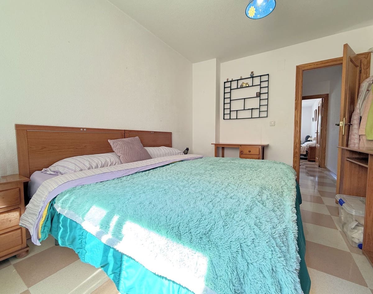 4 sypialnia Apartament na sprzedaż w Estepona - 375 000 € (Ref: 9896915)