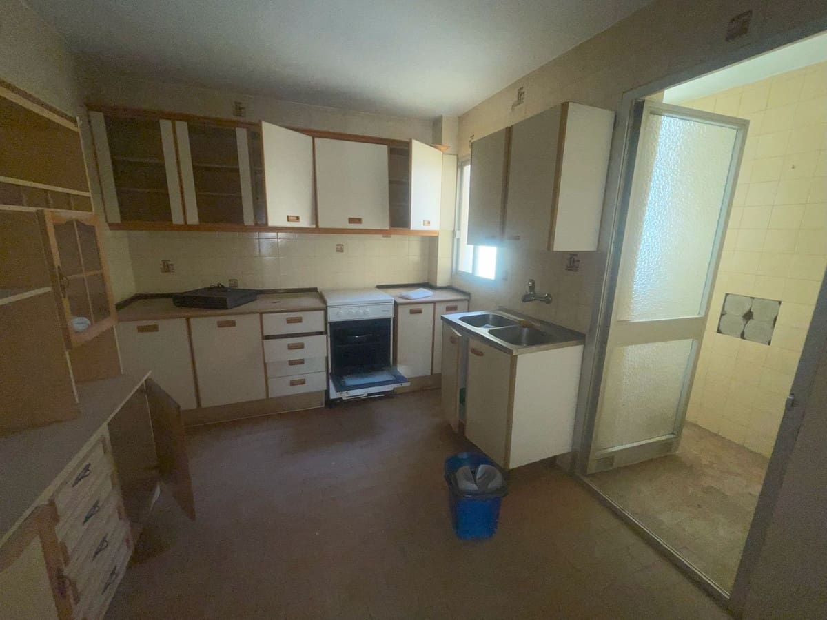 3 bedroom Apartment for sale in Estepona with garage - € 375,000 (Ref: 9896916)