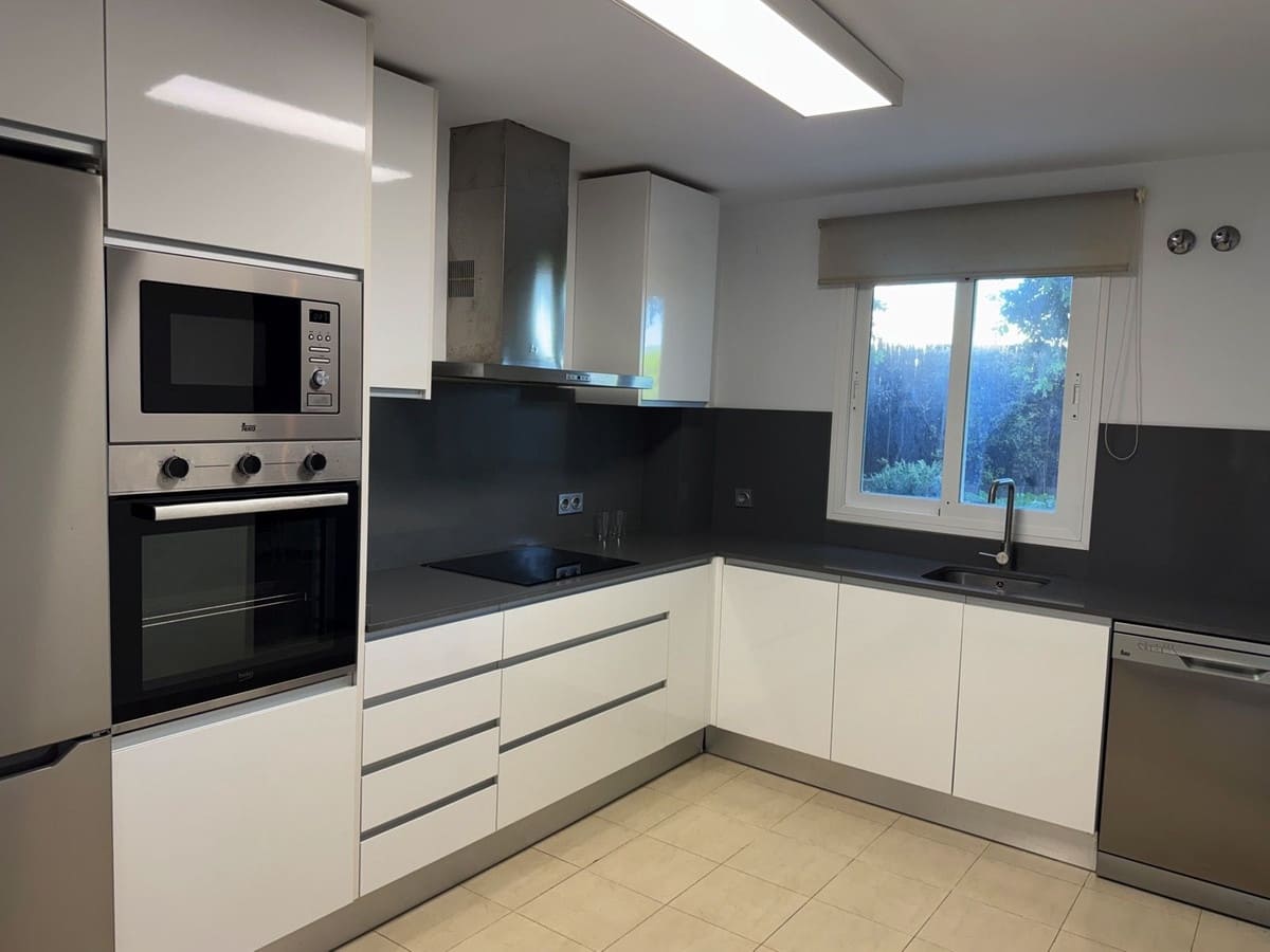 2 sovrum Lägenhet till salu i La Duquesa / Puerto de la Duquesa med pool garage - 265 000 € (Ref: 9909681)