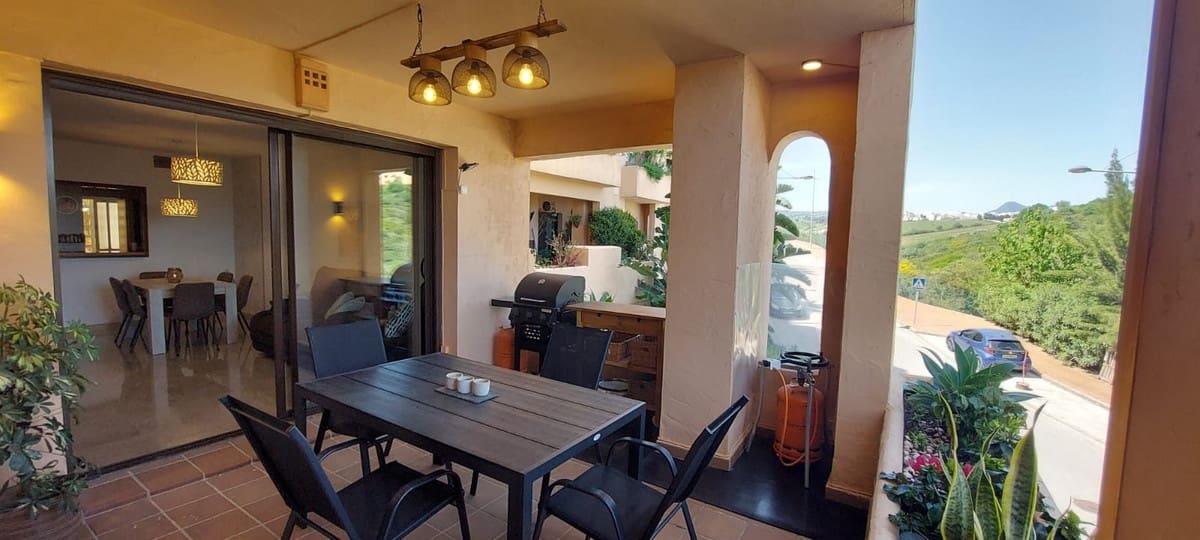 Apartamento de 2 habitaciones en La Duquesa / Puerto de la Duquesa en venta con piscina garaje - 299.000 € (Ref: 9913670)