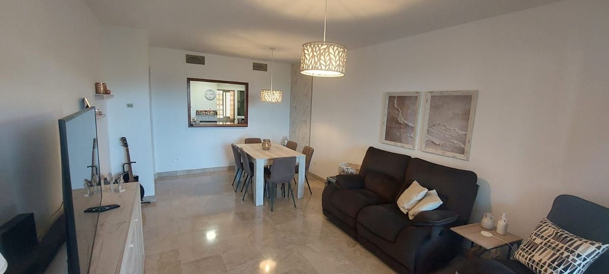 Apartamento de 2 habitaciones en La Duquesa / Puerto de la Duquesa en venta con piscina garaje - 299.000 € (Ref: 9913670)
