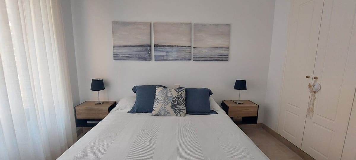 Apartamento de 2 habitaciones en La Duquesa / Puerto de la Duquesa en venta con piscina garaje - 299.000 € (Ref: 9913670)