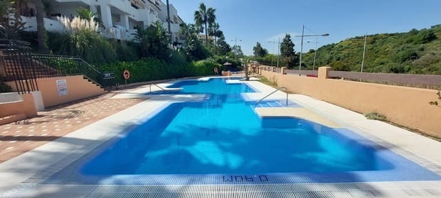Apartamento de 2 habitaciones en La Duquesa / Puerto de la Duquesa, Manilva en venta con piscina garaje - 299.000 € (Ref: 9913670)
