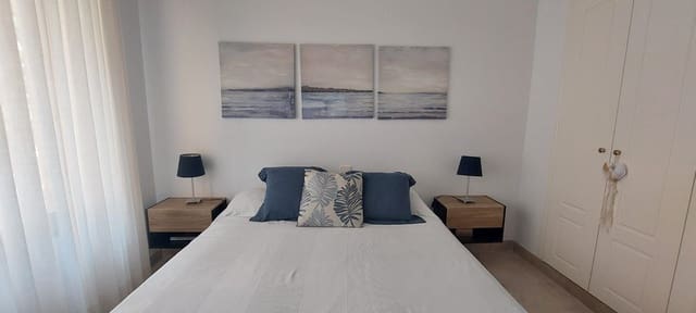 Apartamento de 2 habitaciones en La Duquesa / Puerto de la Duquesa, Manilva en venta con piscina garaje - 299.000 € (Ref: 9913670)