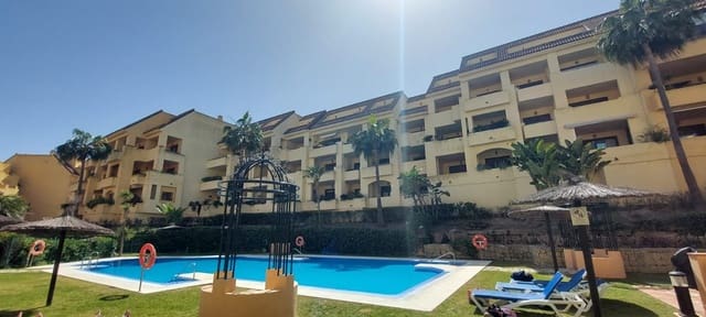 Apartamento de 2 habitaciones en La Duquesa / Puerto de la Duquesa, Manilva en venta con piscina garaje - 299.000 € (Ref: 9913670)