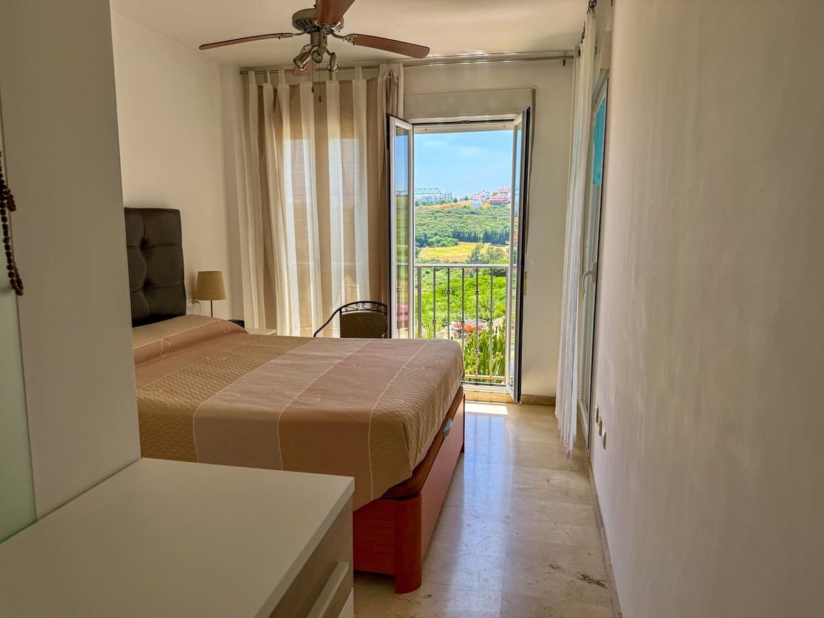 Apartamento de 2 habitaciones en Manilva en venta con piscina garaje - 2.325.000 € (Ref: 9913672)