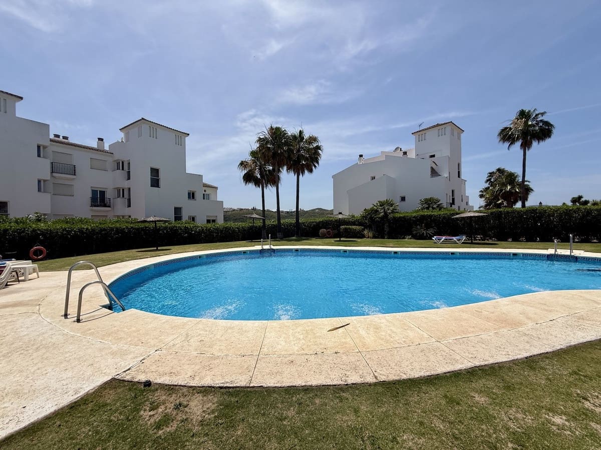 Apartamento de 2 habitaciones en Manilva en venta con piscina garaje - 2.325.000 € (Ref: 9913672)