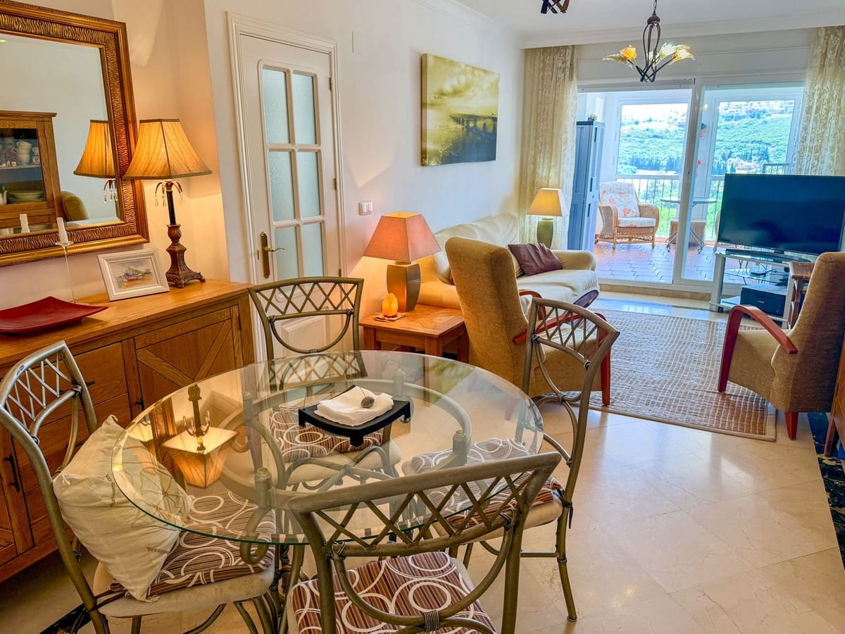 Apartamento de 2 habitaciones en Manilva en venta con piscina garaje - 2.325.000 € (Ref: 9913672)
