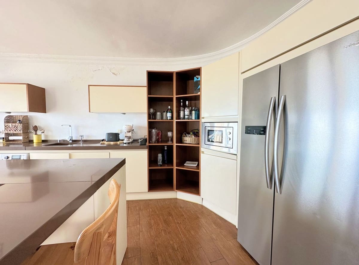 3 slaapkamer Villa te koop in Manilva met zwembad garage - € 2.500.000 (Ref: 9913673)