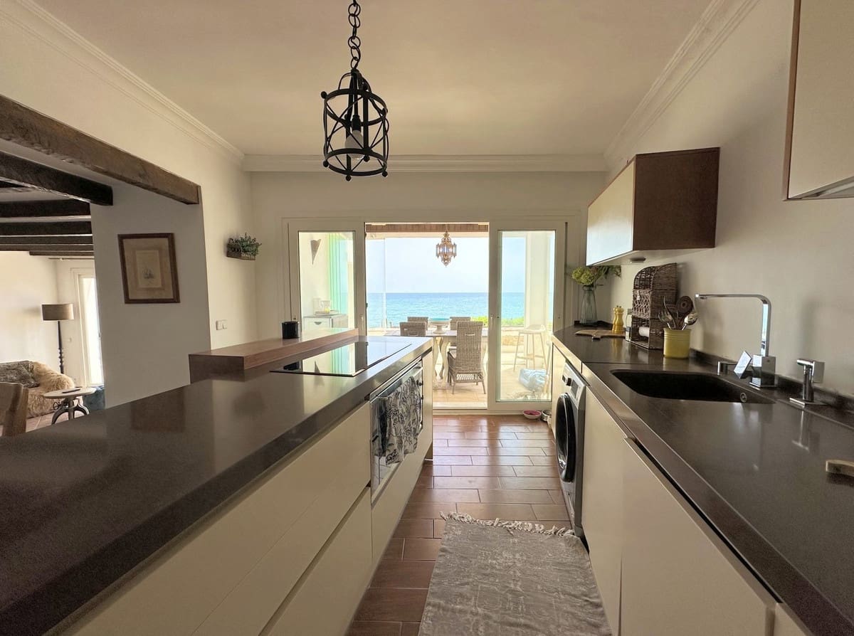 3 slaapkamer Villa te koop in Manilva met zwembad garage - € 2.500.000 (Ref: 9913673)