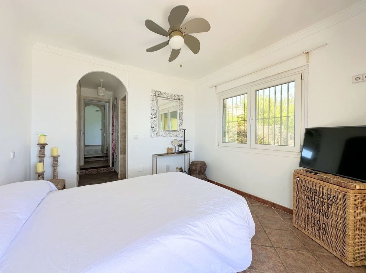 3 slaapkamer Villa te koop in Manilva met zwembad garage - € 2.500.000 (Ref: 9913673)