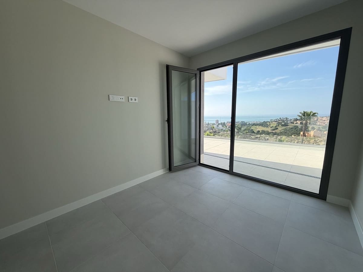 2 Zimmer Apartment zu verkaufen in La Duquesa / Puerto de la Duquesa mit Pool Garage - 420.000 € (Ref: 9913675)