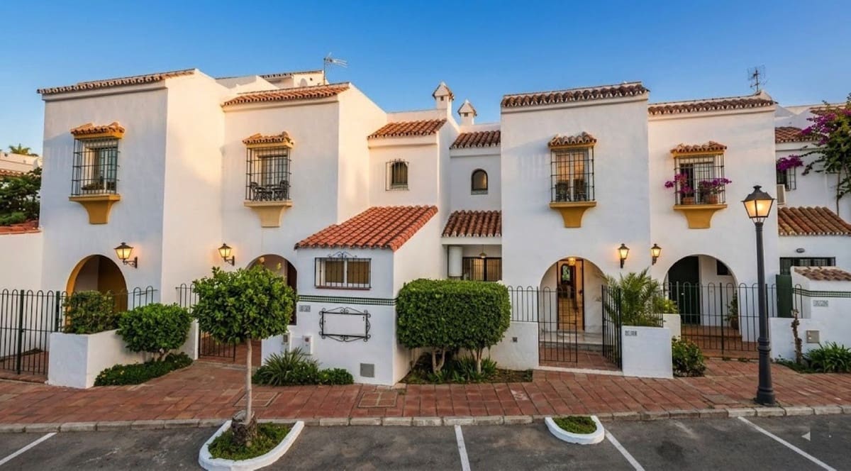 Casa de 3 habitaciones en Bahia de Casares en venta con piscina - 670.000 € (Ref: 9916159)