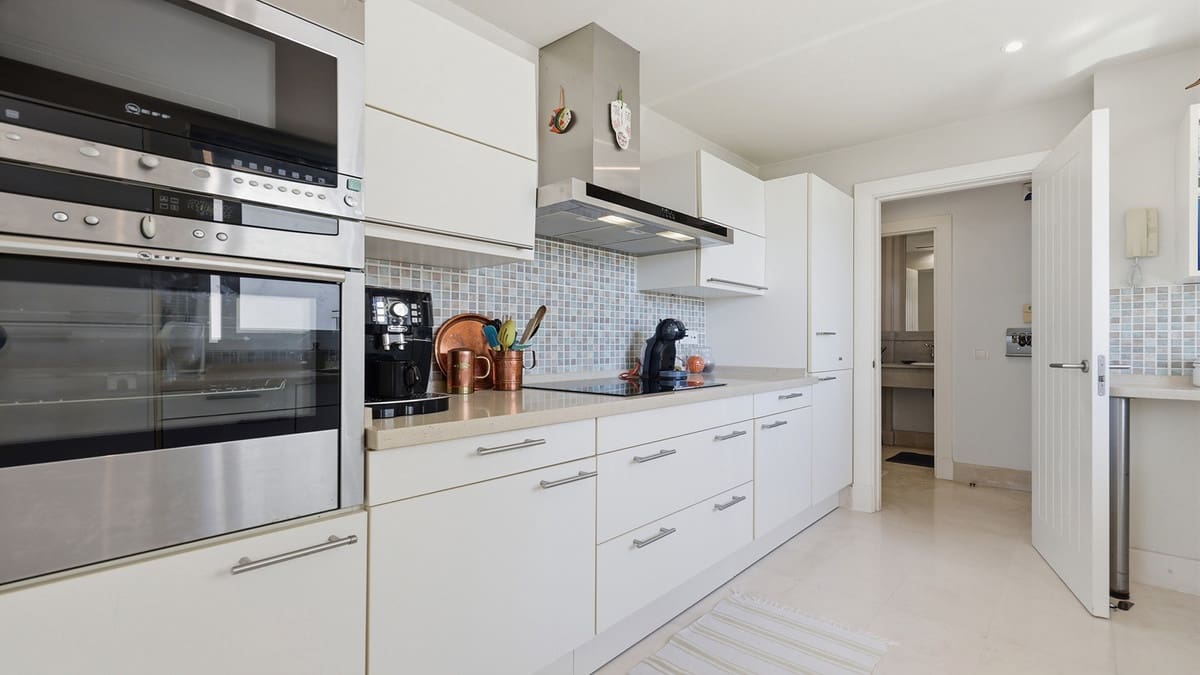Apartamento de 3 habitaciones en Casares en venta con piscina garaje - 620.000 € (Ref: 9916160)