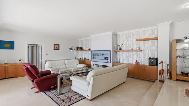 Apartamento de 3 habitaciones en Casares en venta con piscina garaje - 620.000 € (Ref: 9916160)