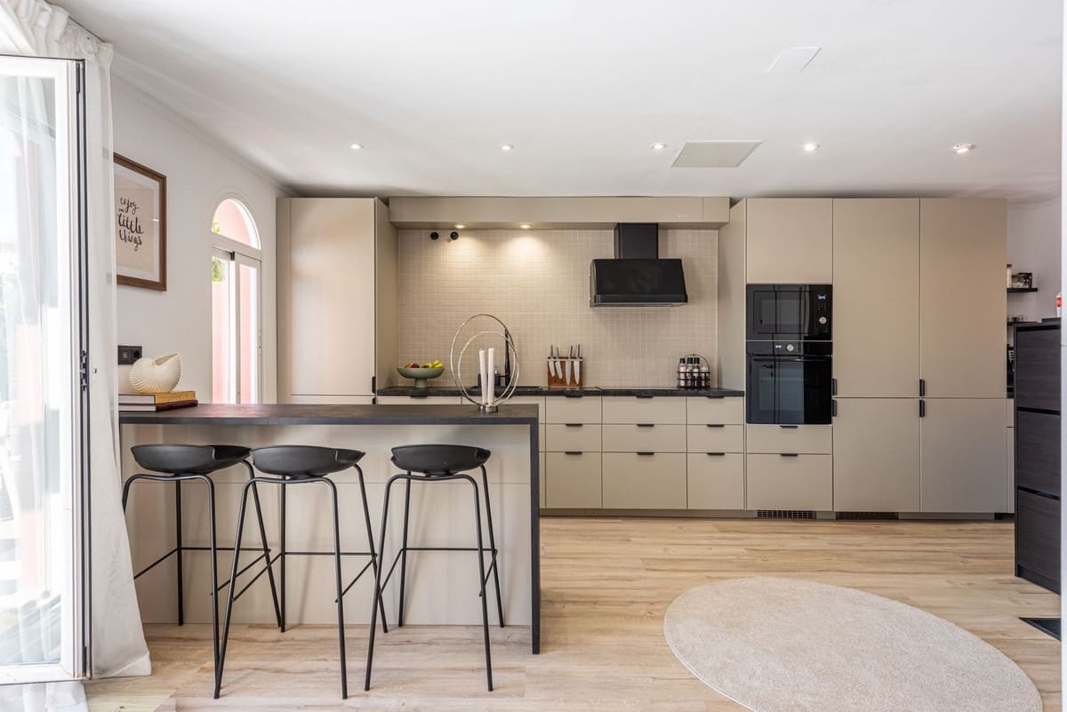 2 Zimmer Apartment zu verkaufen in La Duquesa / Puerto de la Duquesa mit Pool - 419.000 € (Ref: 9916163)