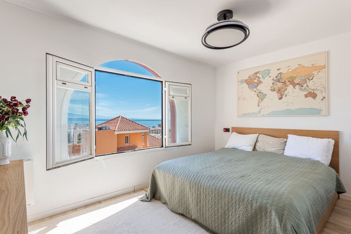 2 Zimmer Apartment zu verkaufen in La Duquesa / Puerto de la Duquesa mit Pool - 419.000 € (Ref: 9916163)