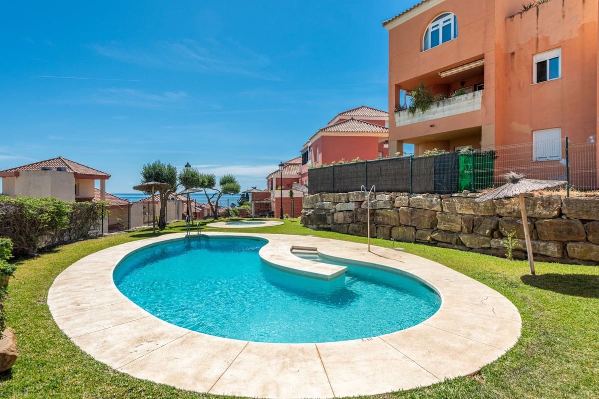 2 Zimmer Apartment zu verkaufen in La Duquesa / Puerto de la Duquesa mit Pool - 419.000 € (Ref: 9916163)