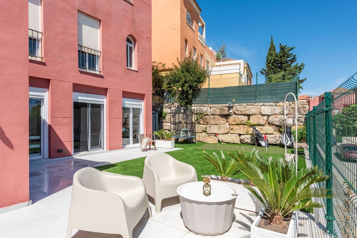 2 Zimmer Apartment zu verkaufen in La Duquesa / Puerto de la Duquesa mit Pool - 419.000 € (Ref: 9916163)