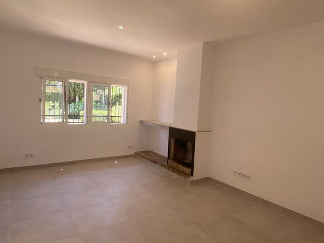 2 chambre Maison de Ville à vendre à San Pedro de Alcantara, Marbella avec piscine garage - 490 000 € (Ref: 9916357)