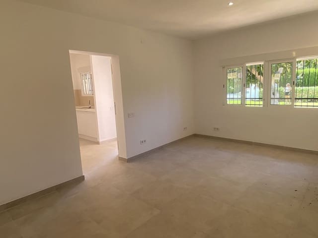 2 chambre Maison de Ville à vendre à San Pedro de Alcantara, Marbella avec piscine garage - 490 000 € (Ref: 9916357)