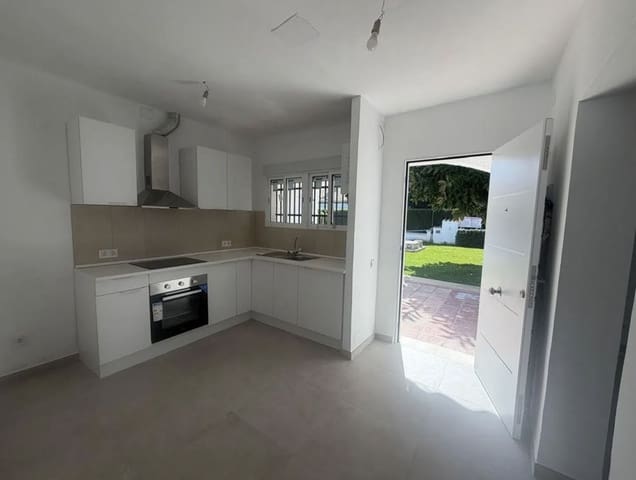 2 chambre Maison de Ville à vendre à San Pedro de Alcantara, Marbella avec piscine garage - 490 000 € (Ref: 9916357)