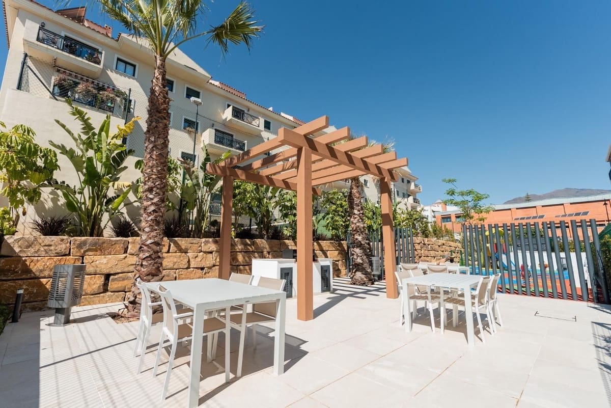 3 Zimmer Apartment zu verkaufen in Estepona mit Pool Garage - 695.000 € (Ref: 9917465)