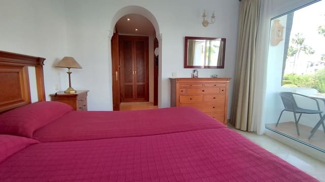 Apartamento de 3 habitaciones en Costalita, Estepona en venta con piscina garaje - 715.000 € (Ref: 9917466)