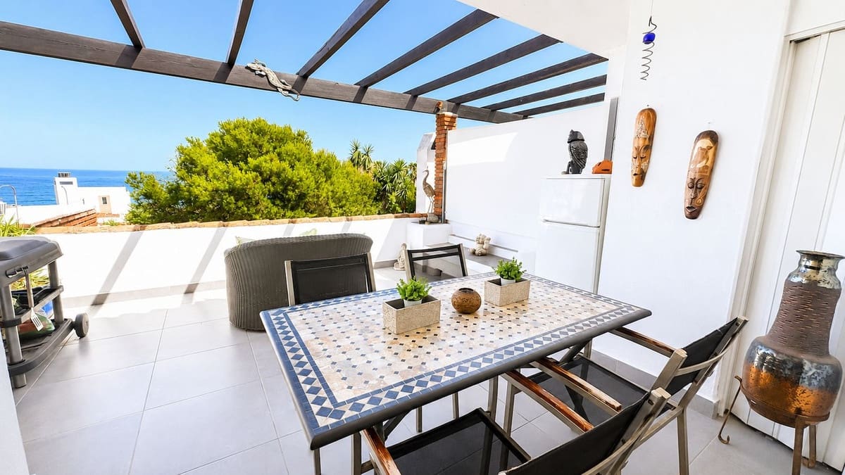 Apartamento de 2 habitaciones en Estepona en venta con piscina - 345.000 € (Ref: 9917499)