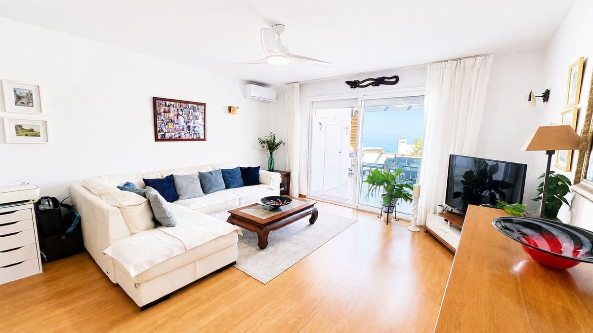 Apartamento de 2 habitaciones en Estepona en venta con piscina - 345.000 € (Ref: 9917499)