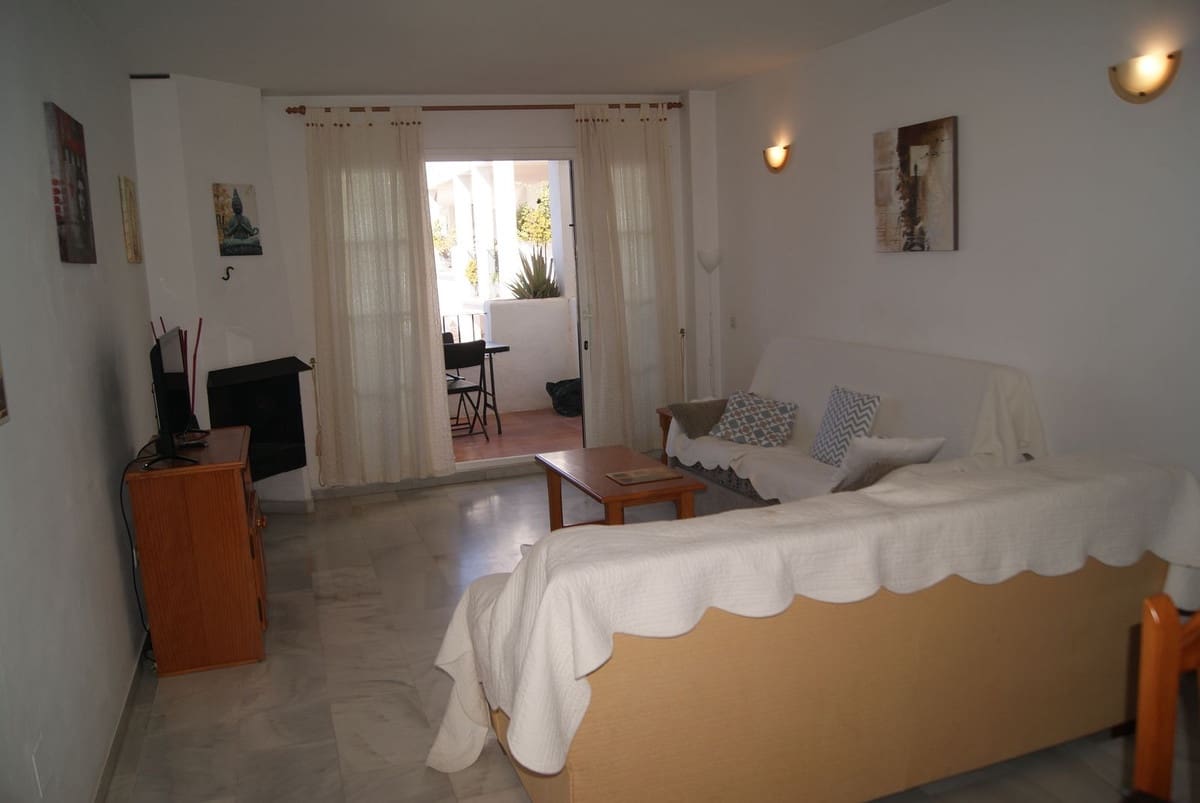 2 slaapkamer Appartement te koop in El Paraiso met zwembad - € 308.000 (Ref: 9917500)