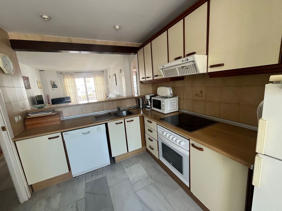 2 slaapkamer Appartement te koop in El Paraiso met zwembad - € 308.000 (Ref: 9917500)