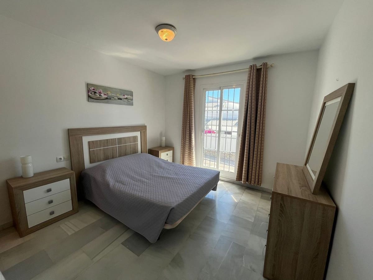 2 slaapkamer Appartement te koop in El Paraiso met zwembad - € 308.000 (Ref: 9917500)