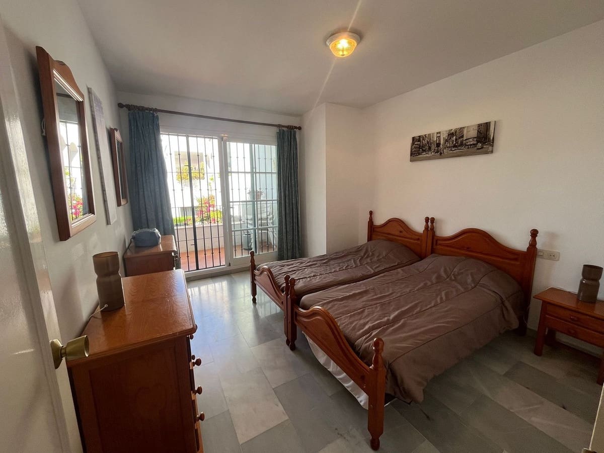 2 slaapkamer Appartement te koop in El Paraiso met zwembad - € 308.000 (Ref: 9917500)