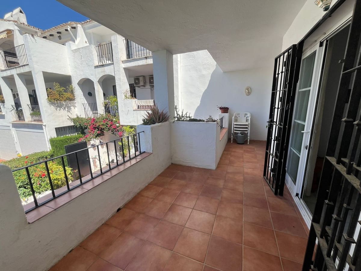 2 slaapkamer Appartement te koop in El Paraiso met zwembad - € 308.000 (Ref: 9917500)