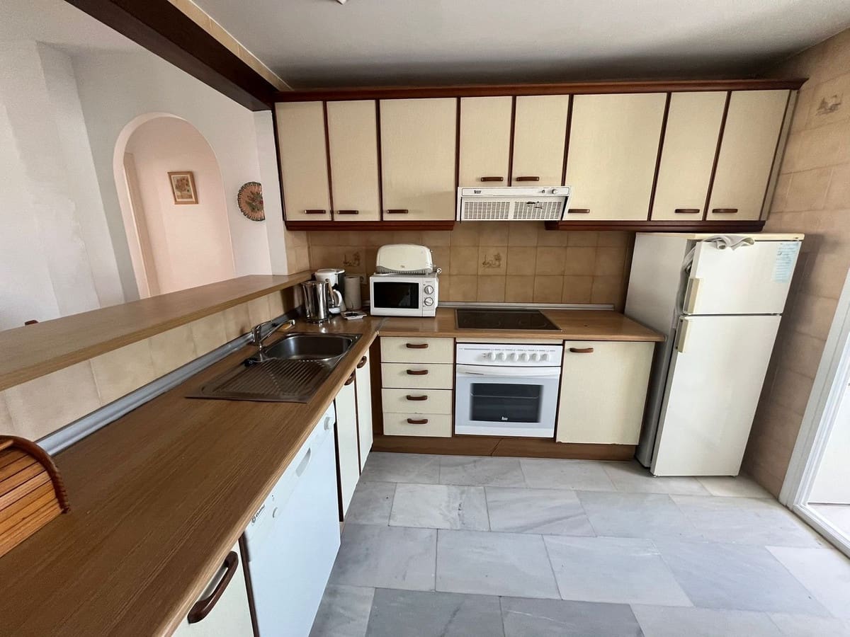 2 slaapkamer Appartement te koop in El Paraiso met zwembad - € 308.000 (Ref: 9917500)