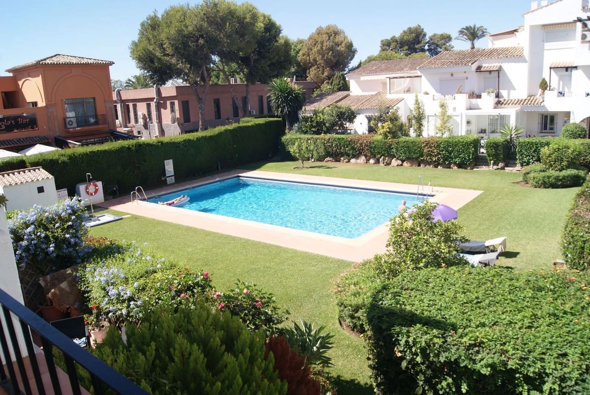 2 slaapkamer Appartement te koop in El Paraiso met zwembad - € 308.000 (Ref: 9917500)