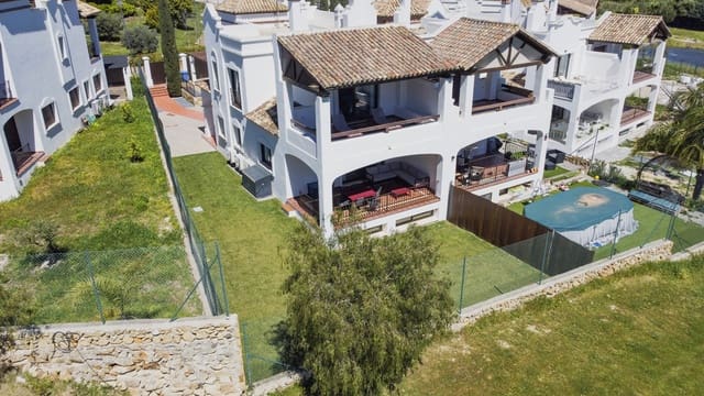 Casa de 4 habitaciones en Estepona en venta - 875.000 € (Ref: 9918649)