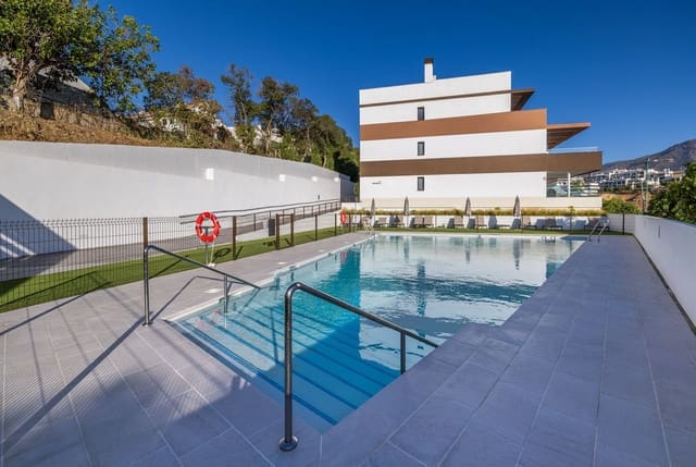2 soveværelse Lejlighed til salg i Estepona med swimmingpool garage - € 565.000 (Ref: 9918651)