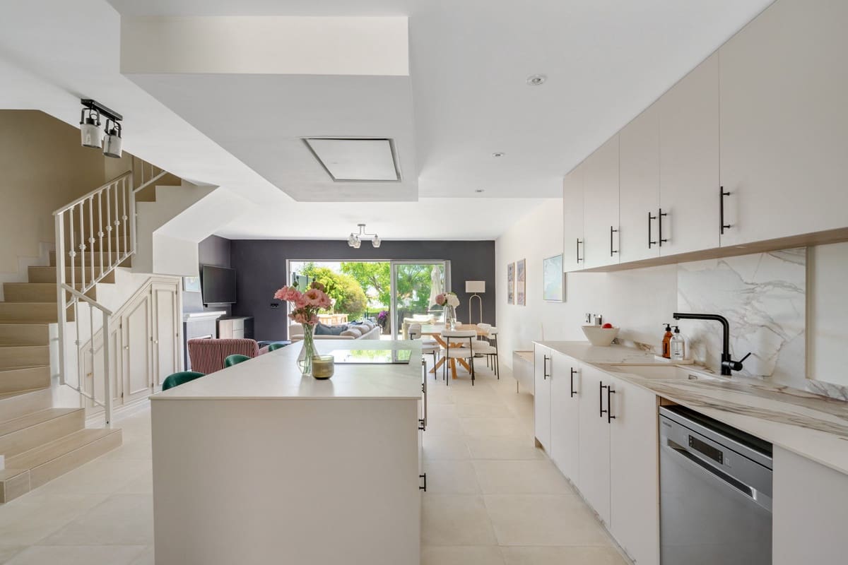 3 camera da letto Casa in vendita in New Golden Mile con piscina garage - 595.000 € (Rif: 9920869)