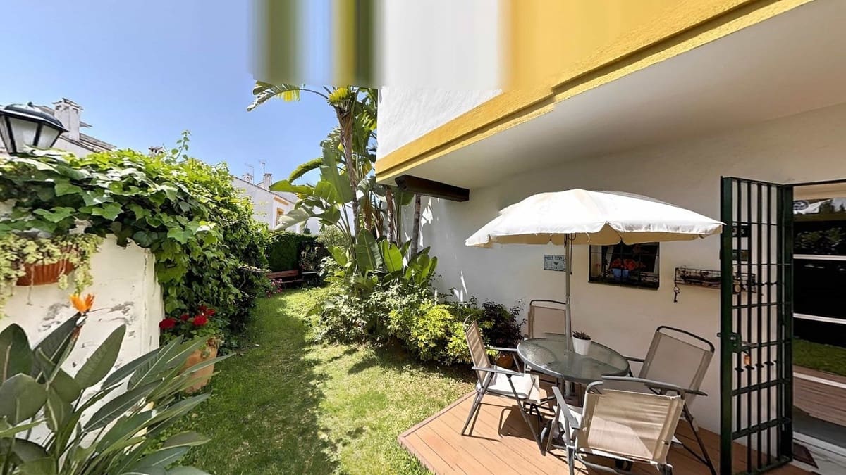 5 soveværelse Byhus til salg i New Golden Mile med swimmingpool - € 495.000 (Ref: 9920872)