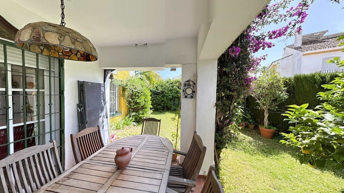 5 soveværelse Byhus til salg i New Golden Mile med swimmingpool - € 495.000 (Ref: 9920872)